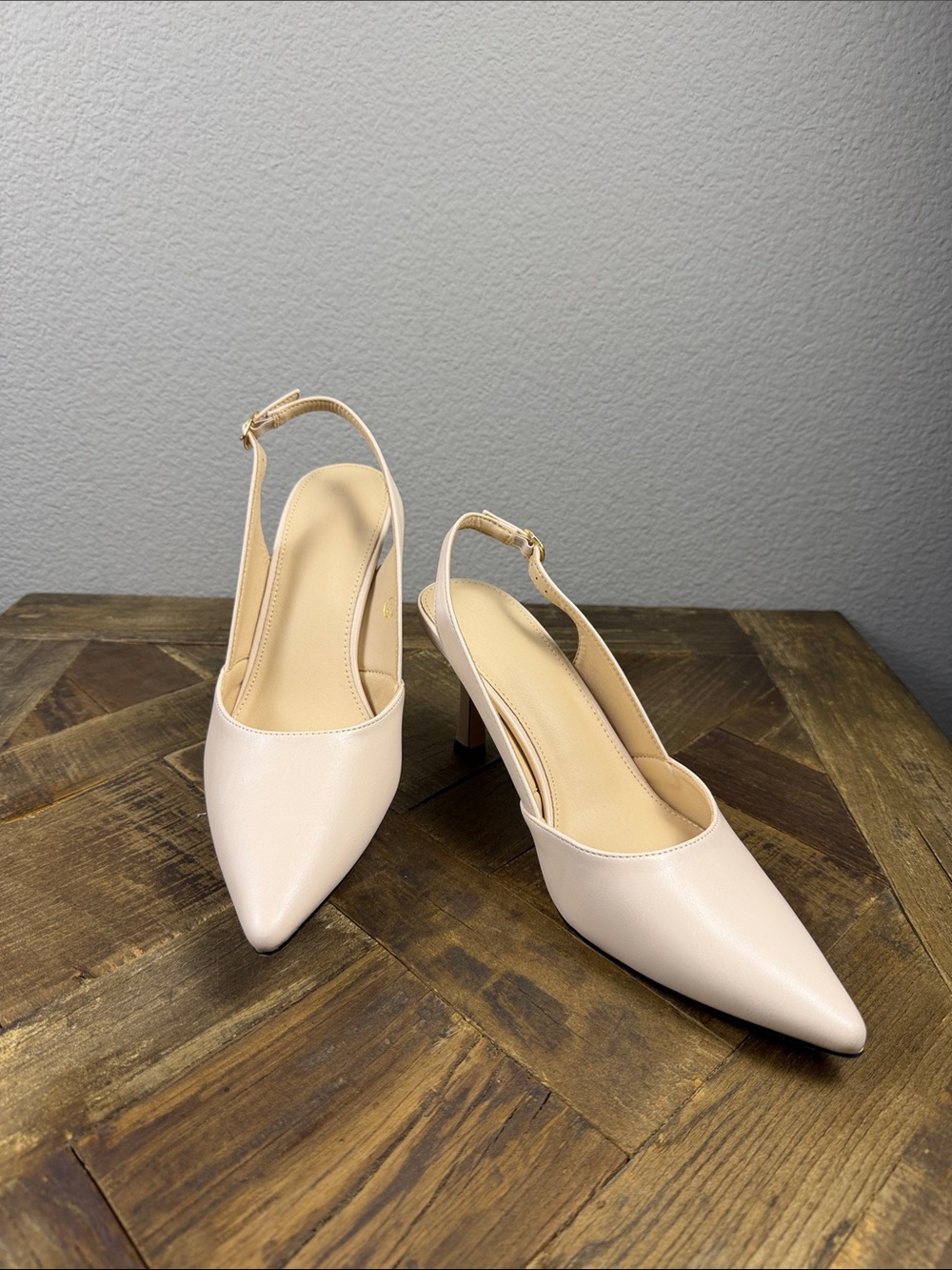 Size 10 Women’s Pointed Slingback Heels in Light Nude